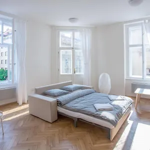 rezidence-rumunska.praguehotelsweb.com/